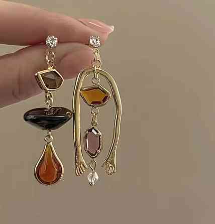 Серьги асимметричные золотистые с кристаллами дизайнерские длинные Киев