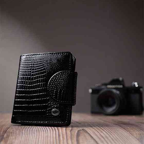 Кошелек для женщин среднего размера из натуральной лакированной кожи ST Leather 22686 Черный Киев