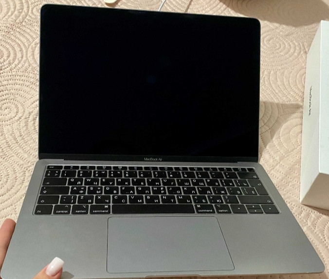 Ноутбук: Apple MacBook Air 13 (2018) A1932. Київ - фото 3