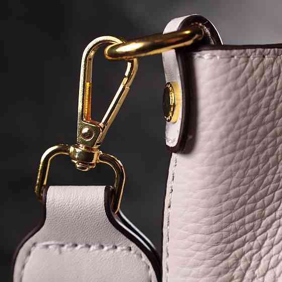 Шкіряна жіноча сумка з оригінальною застібкою ґудзиком Vintage 22321 Біла Київ