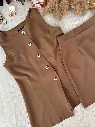 Жіночий базовий костюм-двійка: подовжений жилет і мініспідниця зі щільної костюмки Шоколад, 50/52 Одеса