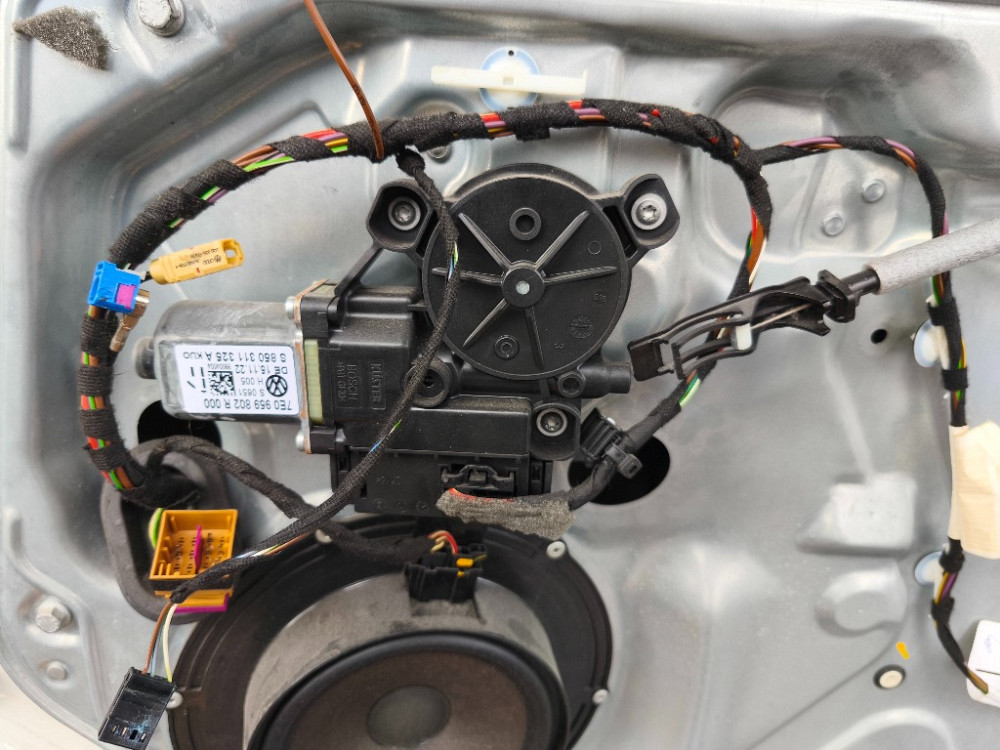 Моторчик склопідйомника передній правий VW T6 2015-2019 (7E0959802R) Ковель - изображение 1