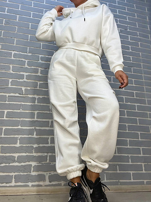 Костюм женский Quzen 478-480 короткое худи с капюшоном и брюки джоггеры на резинке флис белый, белый, L Киев - изображение 17