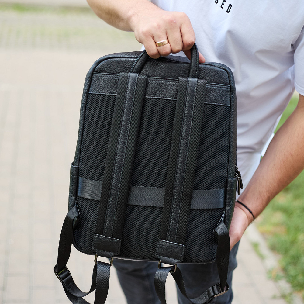 Чорний чоловічий рюкзак з натуральної шкіри для роботи та подорожей Київ - фото 10