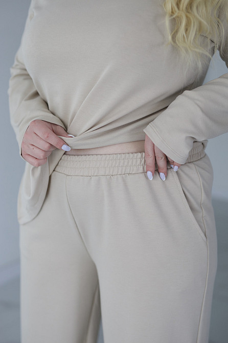 Жіночий костюм з асиметричним лонгслівом "Travel" |  Норма та батал Бежевий, 42-44 Київ - фото 5