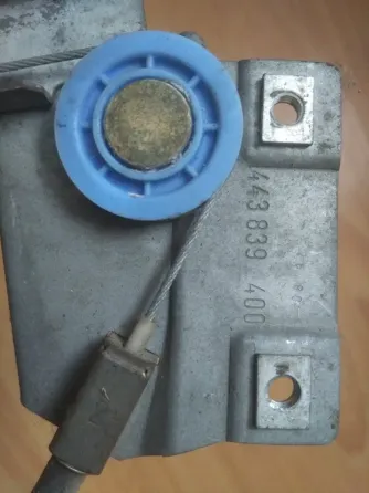 Склопідйомник скла задньої правої дверки Ауді-100 443839400 Вінниця