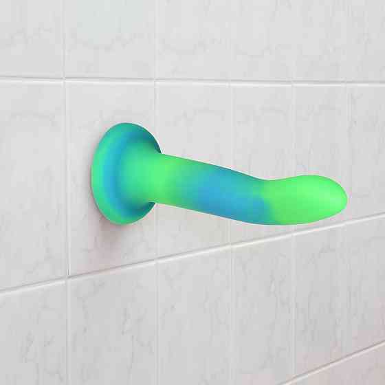 Светящийся в темноте фаллоимитатор ADDICTION Rave 8″ Glow in the Dark Dildo Blue Green, 20,3 см Sex Aura Киев
