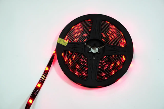 Світлодіодна USB RGB стрічка 5м SMD 5050 з пультом для підсвічування ТВ: клейка основа, чорний провід Одеса