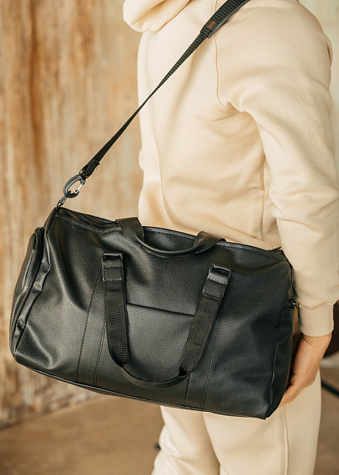 Спортивна дорожня сумка для тренувань і подорожей із плечовим ременем, чорнаMasterSem Київ - фото 3