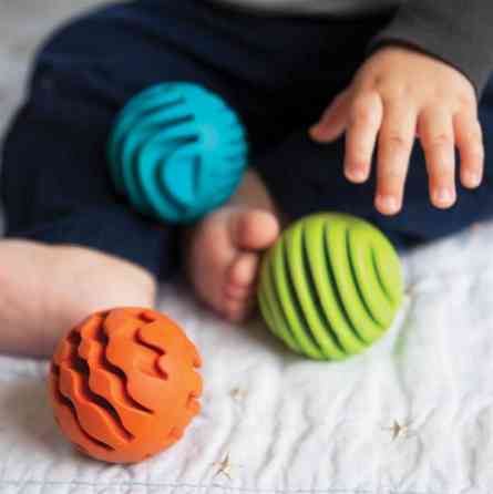 Прорізувач-брязкальце Fat Brain Toys Sensory Rollers Сенсорні кулі 3 шт. (F161ML) Харків