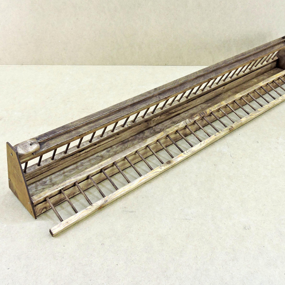 Деревянная кормушка для голубей 