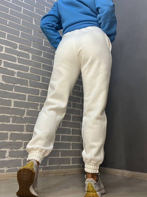 Костюм женский Quzen 399-488 спортивный утепленный свитшот с надписью оверсайз и брюки на резинке голубой, голубой, M Киев - изображение 12