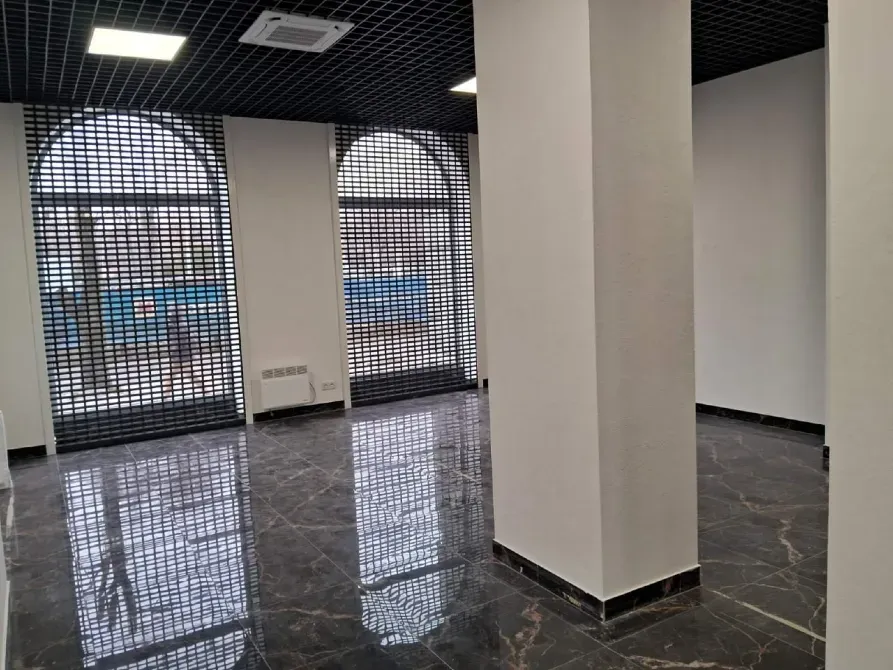 Магазин\ приміщення в центрі міста. Червона лінія з окремим входом, великі вітринні вікна. Дніпро - фото 3