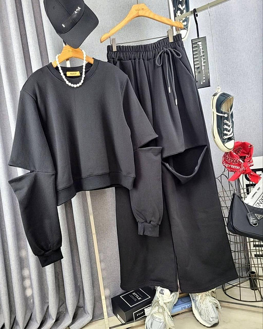 Женский стильный спортивный прогулочный костюм двойка с разрезами на кофте и брюках двунитка люкс + рибана Одесса - изображение 1