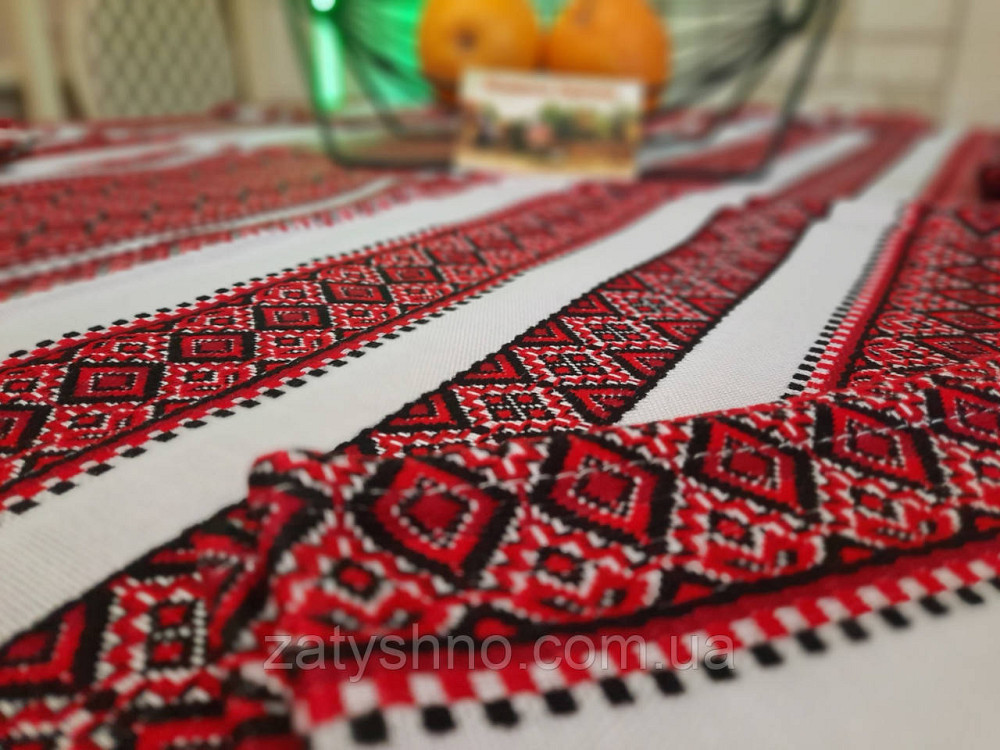 Красная яркая скатерть с салфетками Киев - изображение 2
