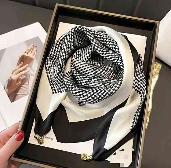 Шарф жіночий з магнітною застібкою Чорно-білий Сміла