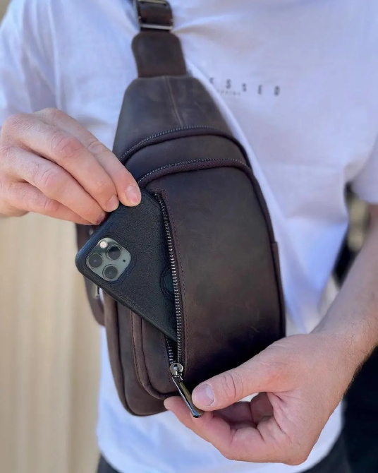 Чоловічий шкіряний слінг для телефону коричневий Київ - фото 5