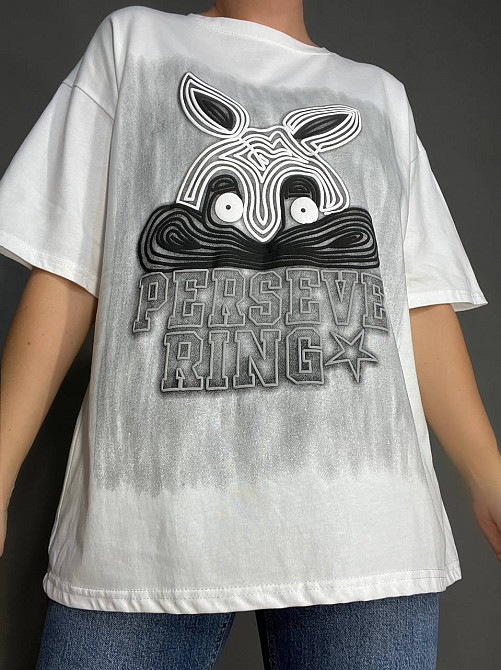 Футболка жіноча YIGOU 23 напис малюнок кролик оверсайз подовжена one size, білий, one size Київ - фото 9