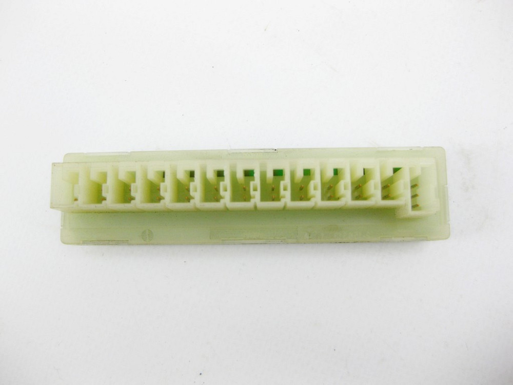 Mercedes-Benz  R172A0009820212 Розподільник потенціалів CAN C-Class Coupe С205 C-Class W205 C-class Estate S205 C-Class Cabrio A205 E-class W213 E-cla Одесса - изображение 1