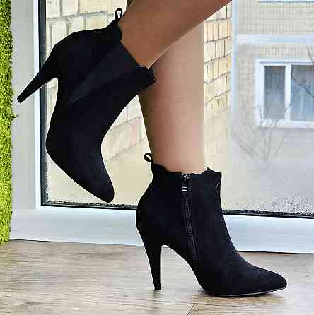 Жіночі Черевики Чорні на Каблуці Замшеві Модельні Ботильйони (розміри: 36,37,38,40) — 60-2 Дніпро