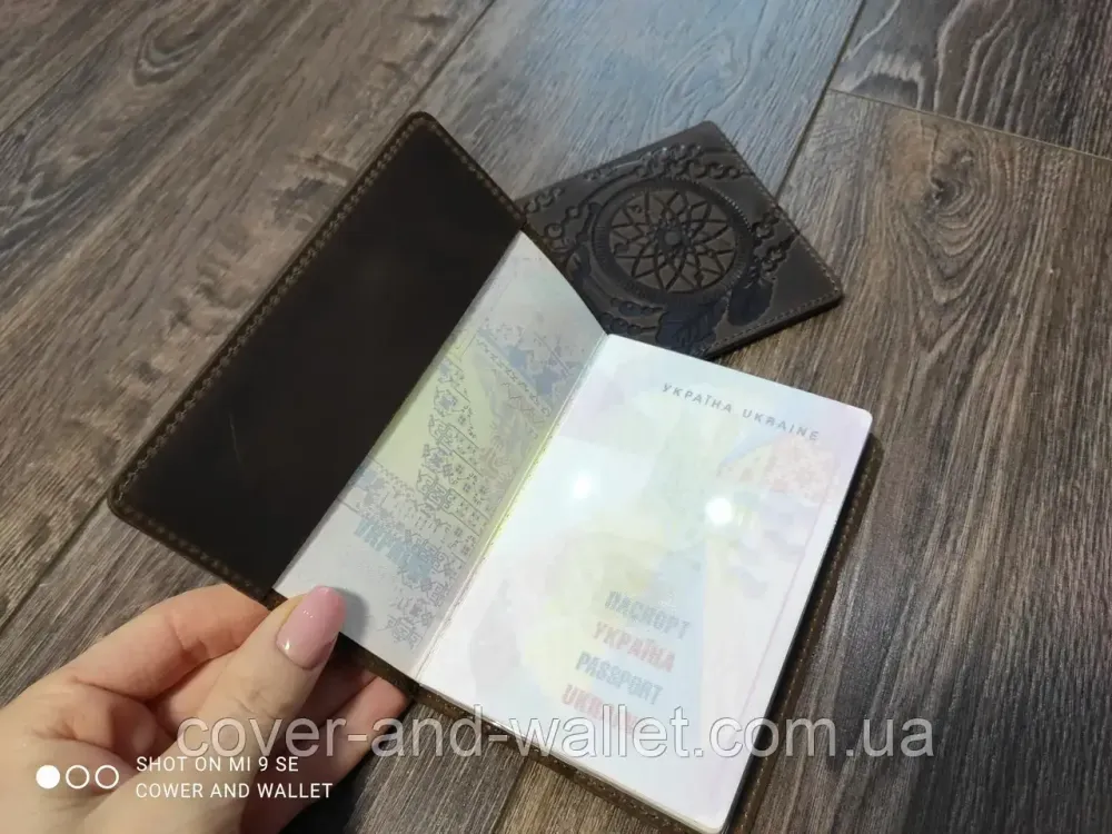 Вінтажна шкіряна обкладинка на паспорт з тисненням Ловця Снов (dreamcatcher) SHVIGEL коричневий Київ - фото 2