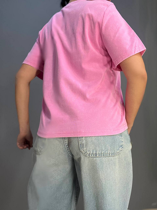 Футболка жіноча A-N 02517 варена аплікація літера "R" з камінців попереду середньої довжини one size, рожевий, one size Київ - фото 14