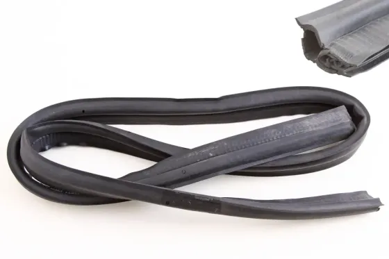 Уплотнитель капота 2108 БРТ (135см) Винница