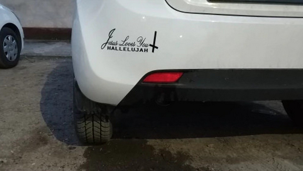 Наклейка Ісус любить вас Чорна на авто Київ - фото 2