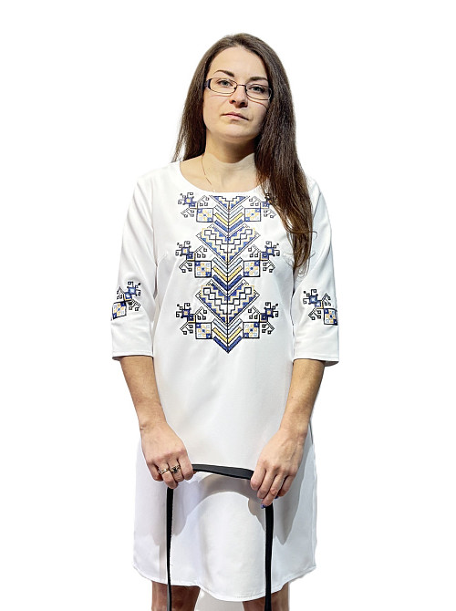 Жіноча білосніжна вишита сукня «Дерево життя» із синьо-жовтим орнаментом 60-62 Київ - фото 1