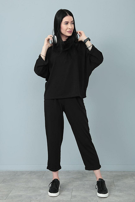 Прогулочный костюм свободного кроя 