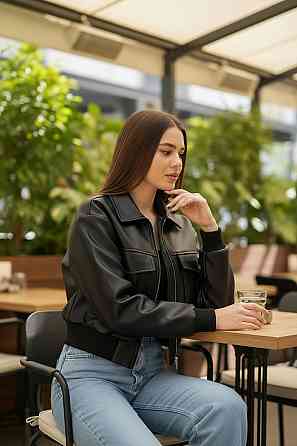 Жіноча куртка-бомбер з екошкіри Чорний XS Харків