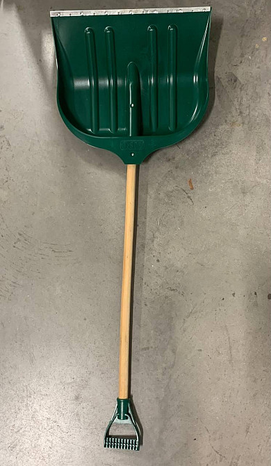 Лопата для уборки снега зеленая 500х400 мм с черинком 1100 мм Ровно - изображение 2