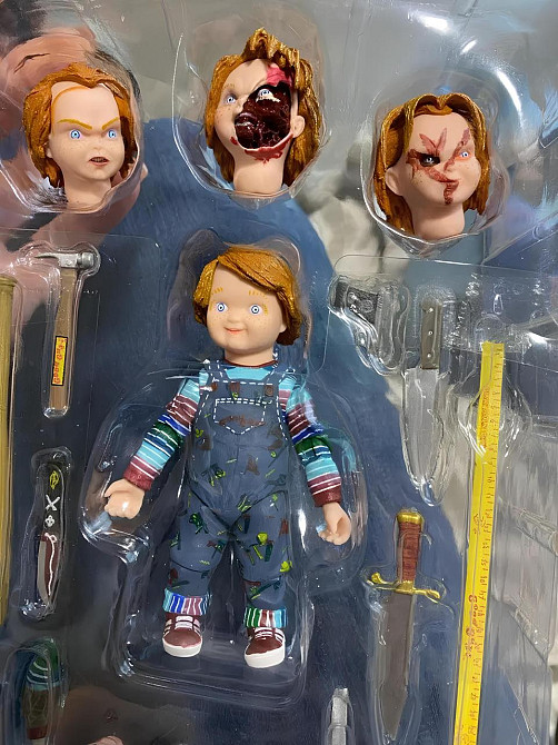 NECA Лялька Чакі. Фігурка із фільму Чакі. Іграшка Chucky. Чаки із змінними аксесуарами 10 см Київ - фото 9