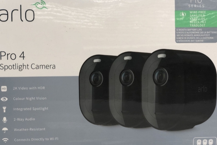 Камера відеоспостереження ARLO Wi-Fi IP Pro 4 Spotlight Київ - фото 1