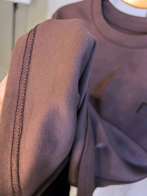 Футболка жіноча A-N 25197 вишивка літера F однотонна базова середня довжина one size, коричневий, one size Київ - фото 7