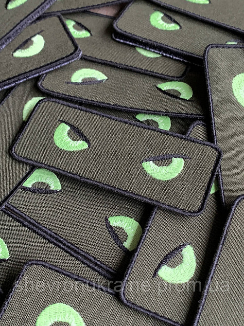 Печатный шеврон что светиться ЗЕЛЕНЫЕ ЗЛЫЕ ГЛАЗА (Форма прамоугольная. На липучке) Размер 4x10см Киев - изображение 3