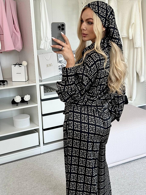 Жіночий легкий принтований костюм-двійка: сорочка та штани з хусткою сатин Чорний 2 Одеса - фото 2