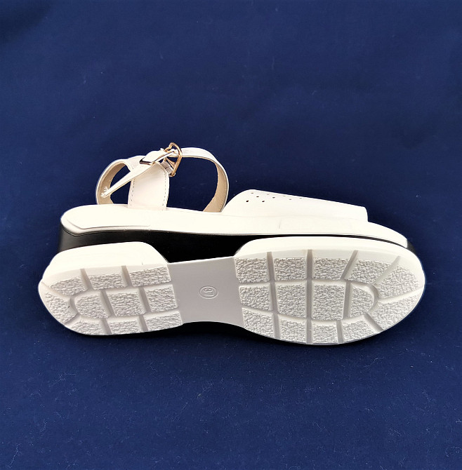 Жіночі Сандалі Босоніжки на Танкетці Платформа Білі Літні (розміри: 38,39,40) - К2 Дніпро - фото 5