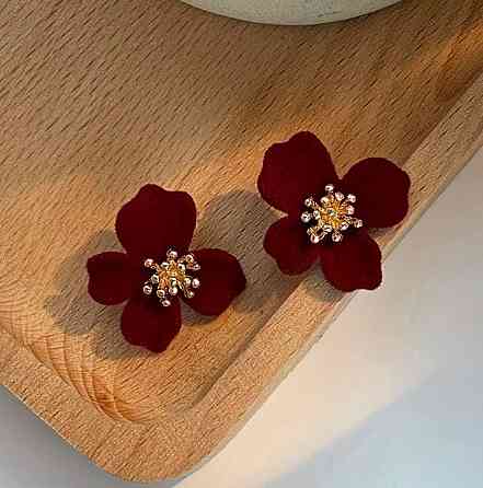 Серьги красные цветы бархатные женские пусеты с золотистой серединой праздничные 2.9 см Киев