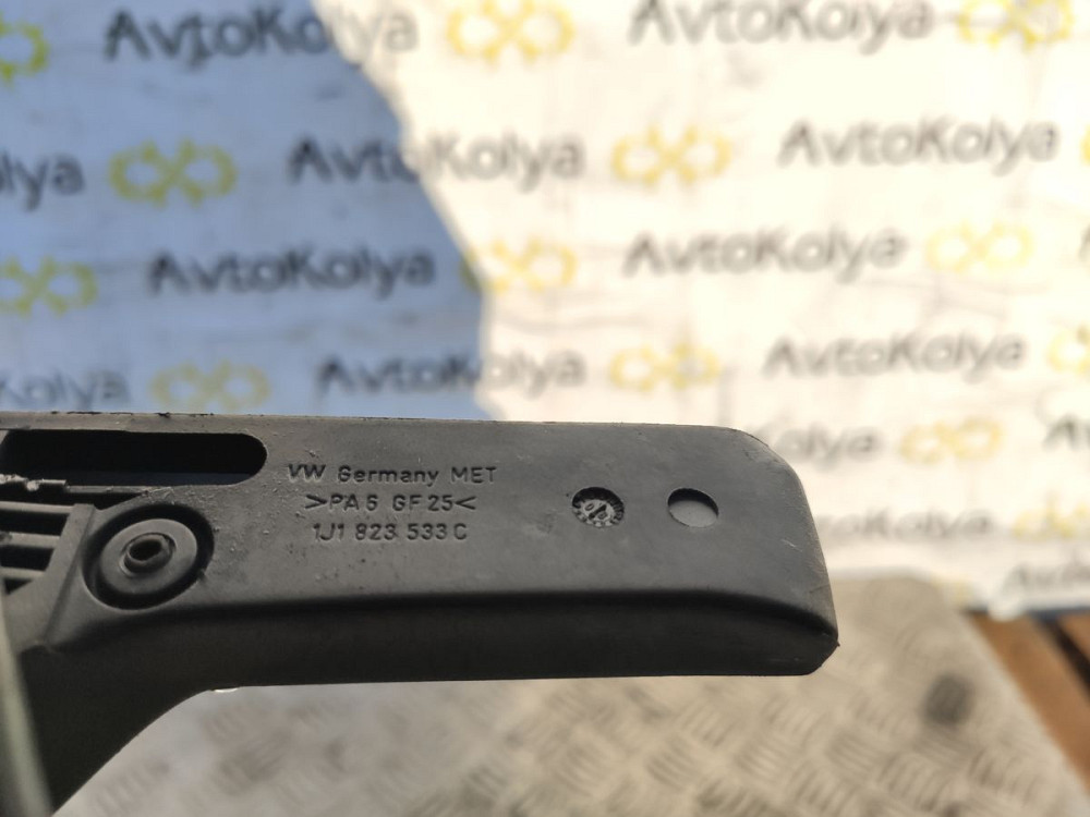 Ручка відкриття капота Skoda Octavia A5 2008-2013 (1J823533C) Ковель - фото 1