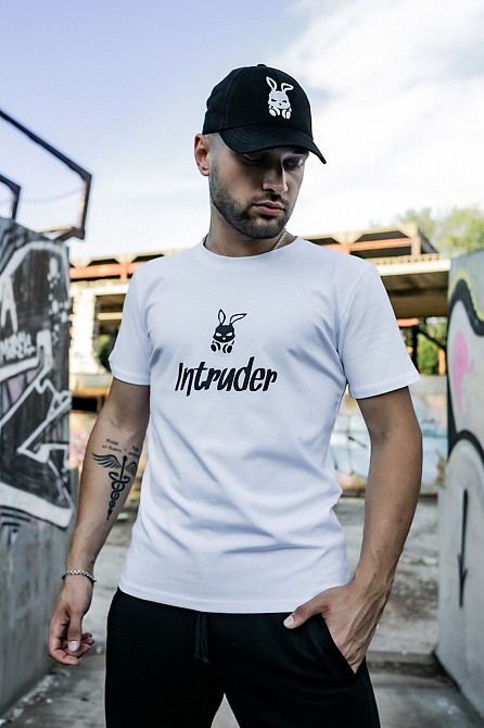 Чоловіча футболка Intruder Bunny бавовна c лого та написом класична однотонна Туреччина біла Одеса - фото 2