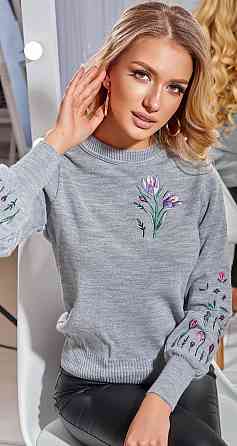 Гарний светр із вишивкою (50-52) Київ