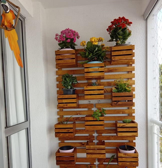 Полка настенная для цветов 