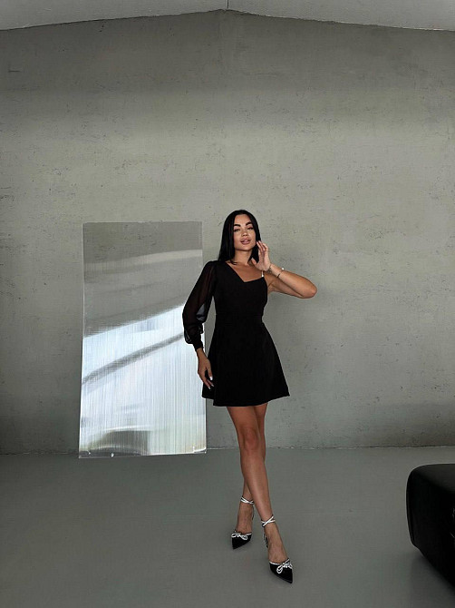 Женское праздничное мини платье на одно плечо костюмка с шифоновыми рукавами Черный, 46 Одесса - изображение 4