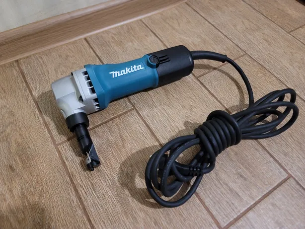 Профессиональные электроножницы высечные по металлу Makita JN1601 : 550 Вт, 2200 ход/мин, 1.6 кг Киев - изображение 5