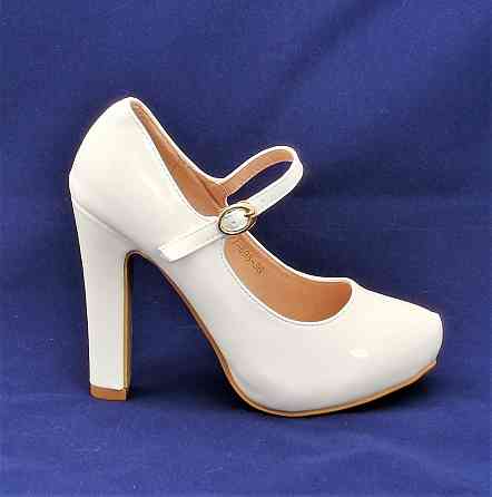 Жіночі Білі Туфлі на Каблуку Лакові Модельні (розміри: 38,39,40) — 698 Дніпро