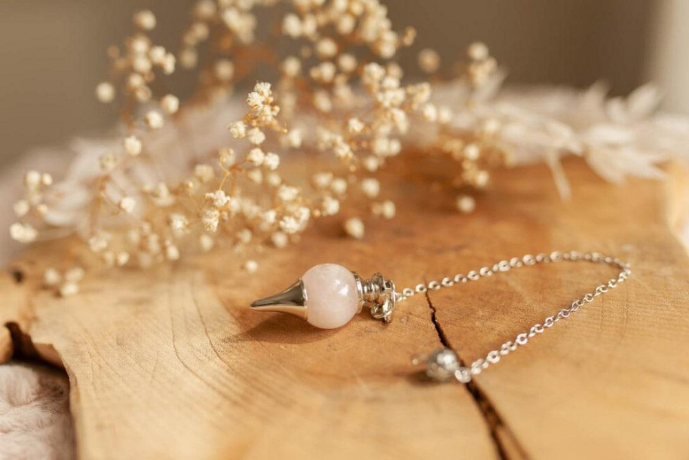 Маятник биолокационный из розового кварца 4см на цепочке. Киев - изображение 4