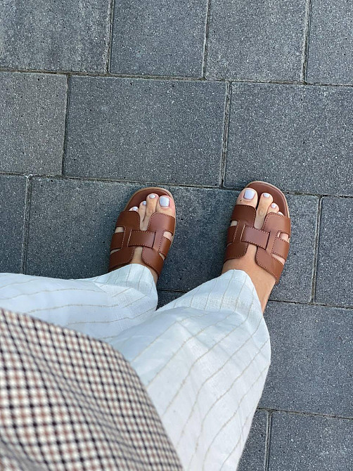 Jasmine Стильні жіночі шкіряні шльопанці на плоскій підошві коричневі Jasmine 407 р. 36-40 / Шл Коломия - фото 1