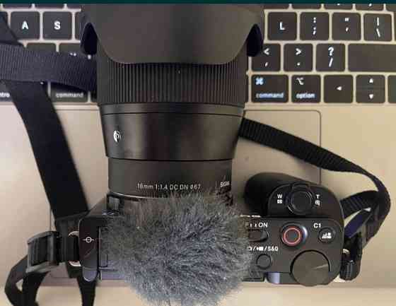 Камера с Обьективом: SONY ZV-E10 , Sigma AF 16mm. F/1.4 DC DN. Киев