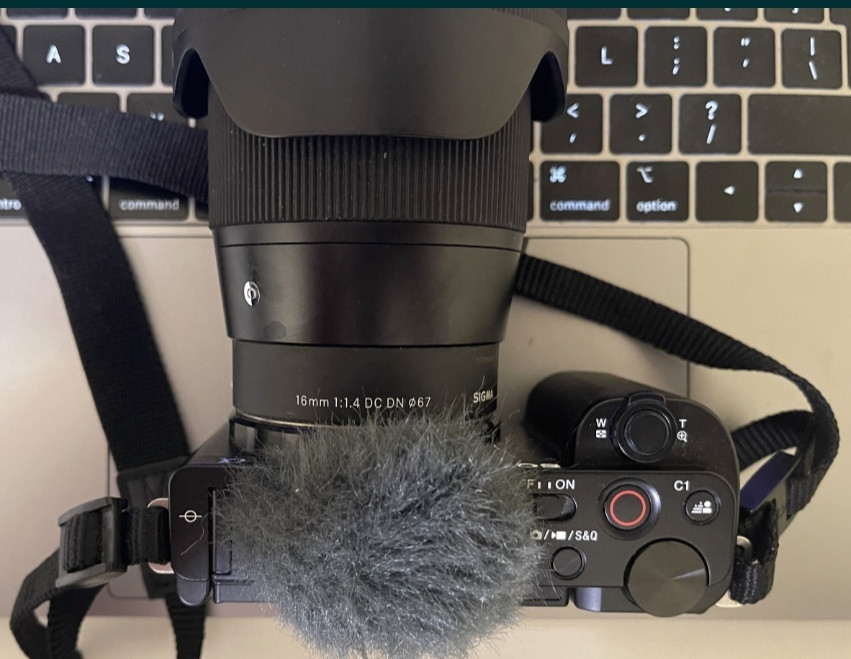 Камера з об'єктивом: SONY ZV-E10, Sigma AF 16mm. F/1.4 DC DN. Київ - фото 3